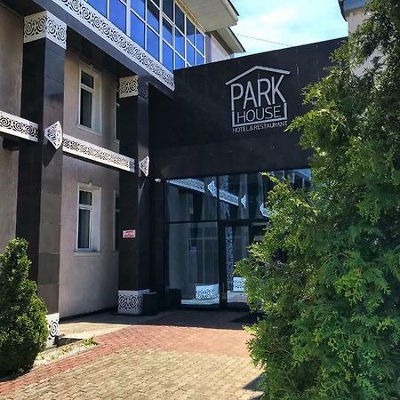Park House Taldykorgan Hotel Екстериор снимка