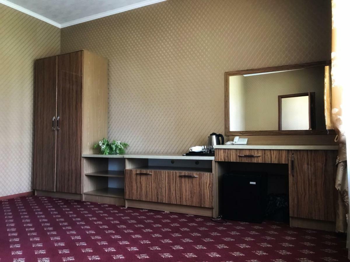 Park House Taldykorgan Hotel Екстериор снимка