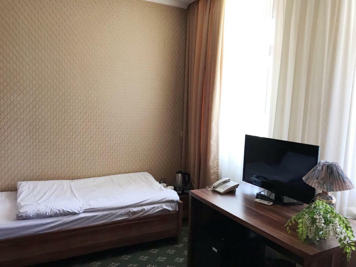 Park House Taldykorgan Hotel Екстериор снимка