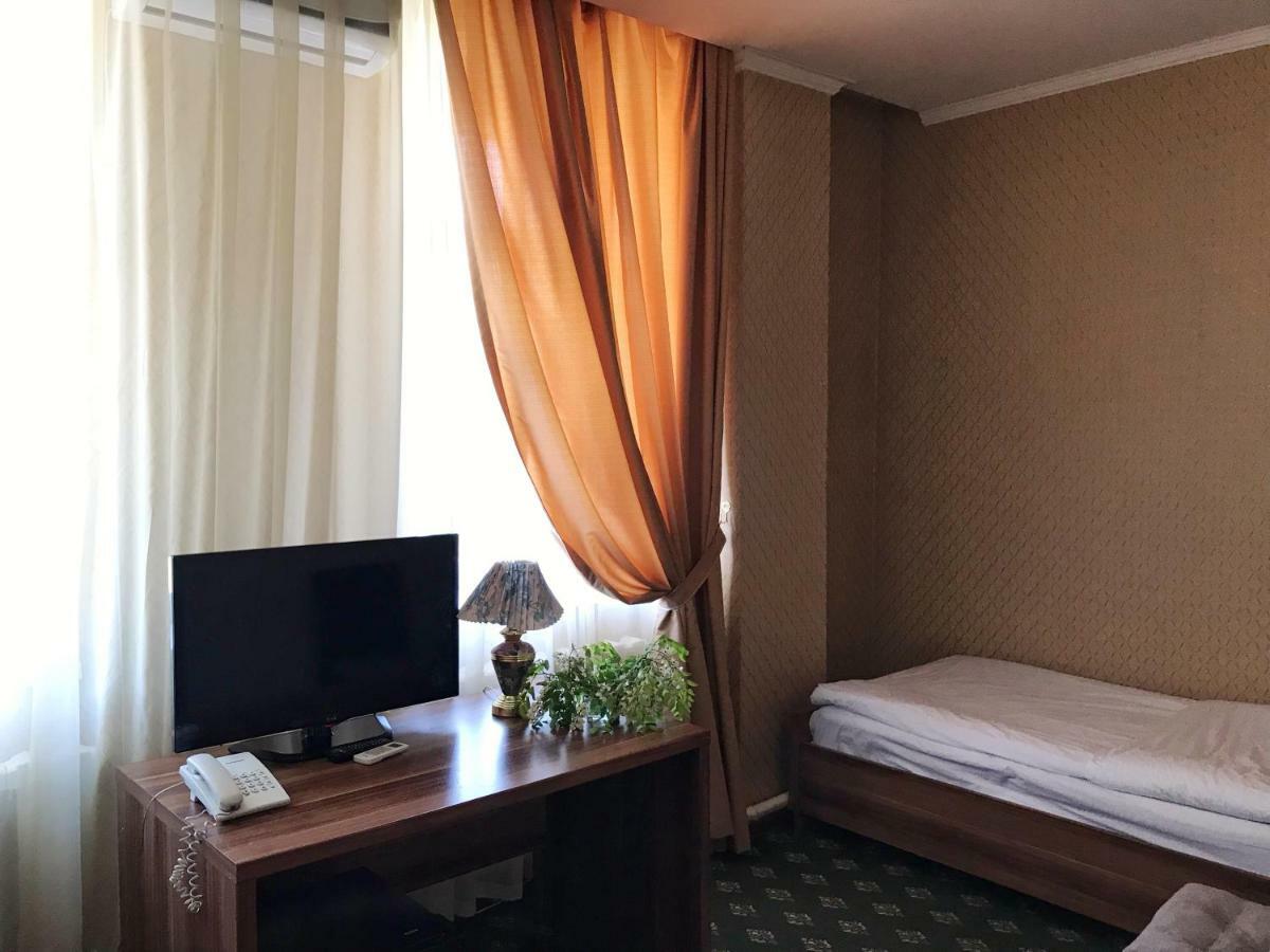 Park House Taldykorgan Hotel Екстериор снимка